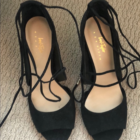 NWOT Lord and Taylor stilleto’s - Picture 4 of 8